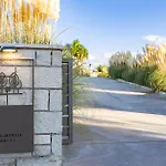 Thalmargia Villas, With Pool, Hot Tub & Ultimate Peace, By Thinkvilla Villa Garazo
