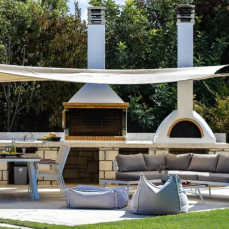 Thalmargia Villas, With Pool, Hot Tub & Ultimate Peace, By Thinkvilla Garazo