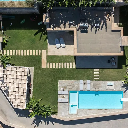 Villa Thalmargia Villas, With Pool, Hot Tub & Ultimate Peace, By Thinkvilla Garazo