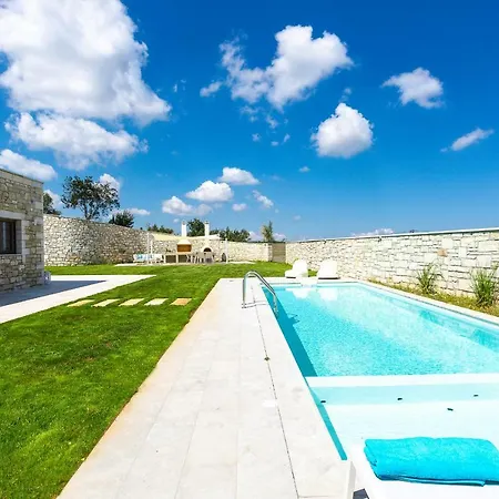 Thalmargia Villas, With Pool, Hot Tub & Ultimate Peace, By Thinkvilla *