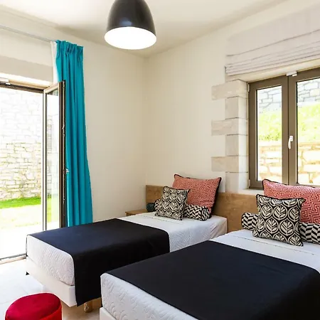 Villa Thalmargia Villas, With Pool, Hot Tub & Ultimate Peace, By Thinkvilla Garazo