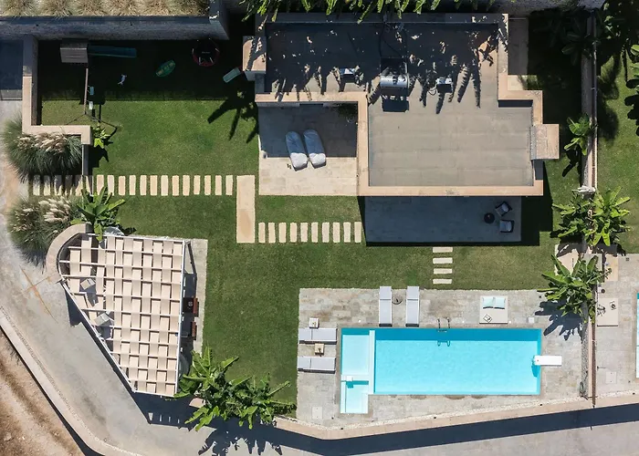 Villa Thalmargia Villas, With Pool, Hot Tub & Ultimate Peace, By Thinkvilla Garazo