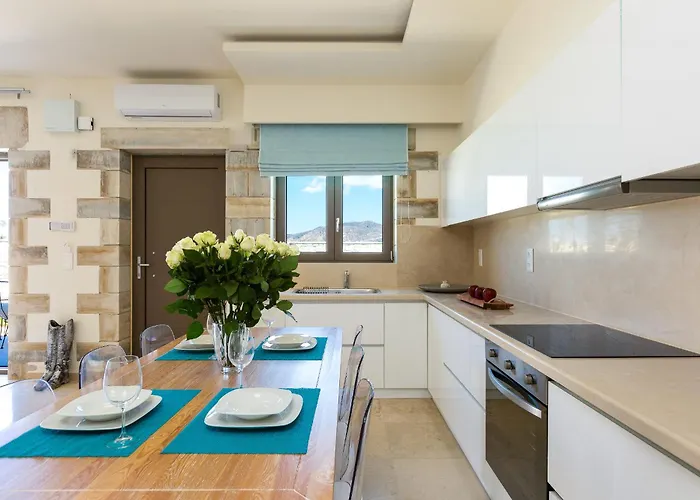 Villa Thalmargia Villas, With Pool, Hot Tub & Ultimate Peace, By Thinkvilla Garazo