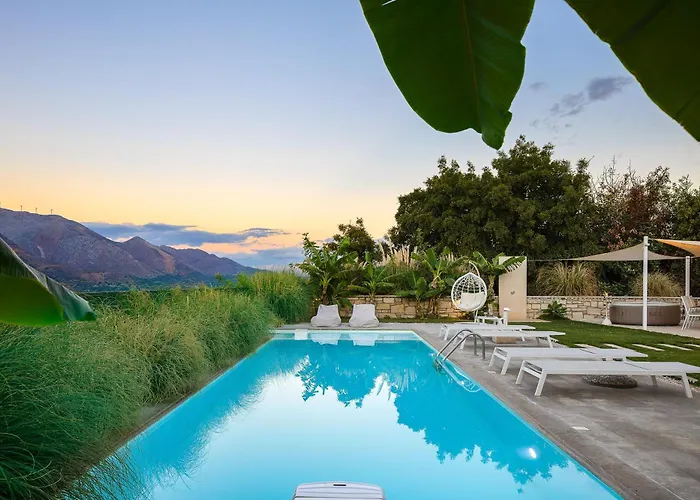 Villa Thalmargia Villas, With Pool, Hot Tub & Ultimate Peace, By Thinkvilla Garazo