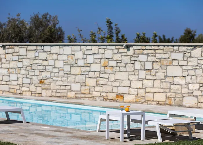 Βίλα Thalmargia Villas, With Pool, Hot Tub & Ultimate Peace, By Thinkvilla Γαράζο