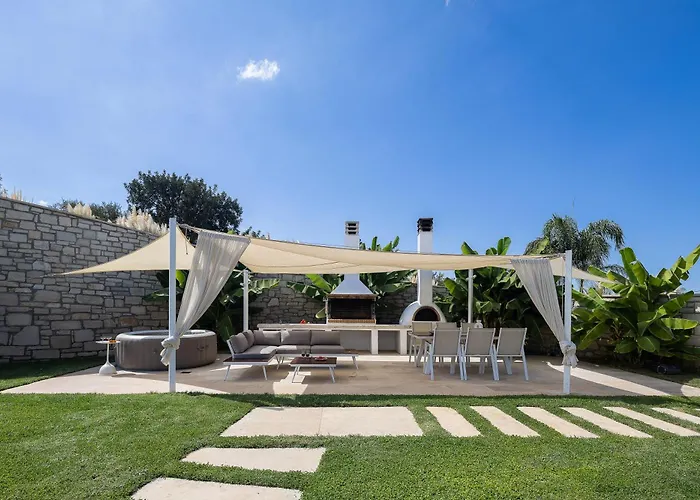 Thalmargia Villas, With Pool, Hot Tub & Ultimate Peace, By Thinkvilla Βίλα Γαράζο