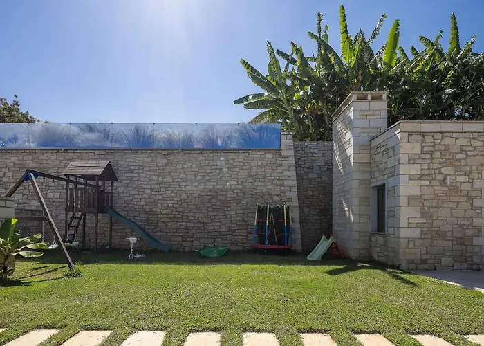 Thalmargia Villas, With Pool, Hot Tub & Ultimate Peace, By Thinkvilla Βίλα Γαράζο