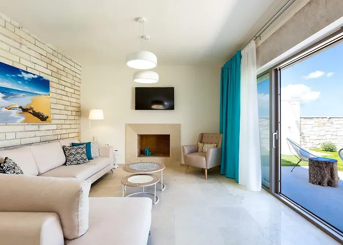 Thalmargia Villas, With Pool, Hot Tub & Ultimate Peace, By Thinkvilla Γαράζο