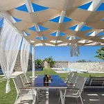 Villa Thalmargia Villas, With Pool, Hot Tub & Ultimate Peace, By Thinkvilla Garazo