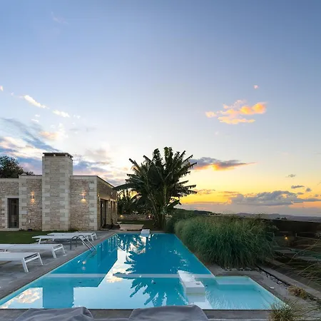 Thalmargia Villas, With Pool, Hot Tub & Ultimate Peace, By Thinkvilla Willa *