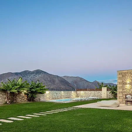 Willa Thalmargia Villas, With Pool, Hot Tub & Ultimate Peace, By Thinkvilla Garazo