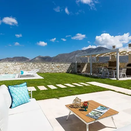 Thalmargia Villas, With Pool, Hot Tub & Ultimate Peace, By Thinkvilla ヴィラ