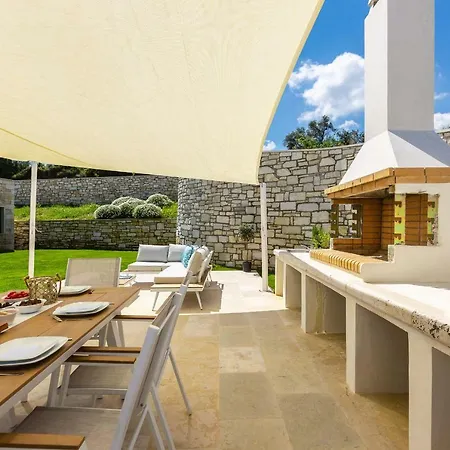 Thalmargia Villas, With Pool, Hot Tub & Ultimate Peace, By Thinkvilla ヴィラ