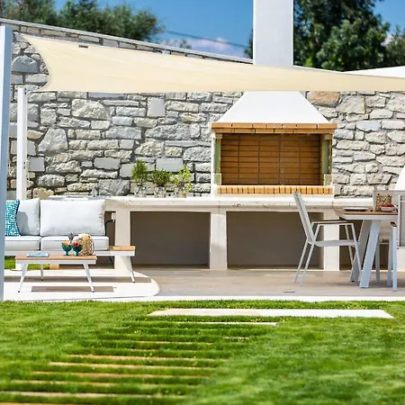 Thalmargia Villas, With Pool, Hot Tub & Ultimate Peace, By Thinkvilla ヴィラ