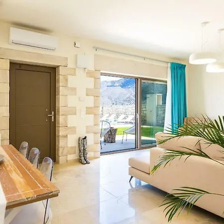 Thalmargia Villas, With Pool, Hot Tub & Ultimate Peace, By Thinkvilla Vilă