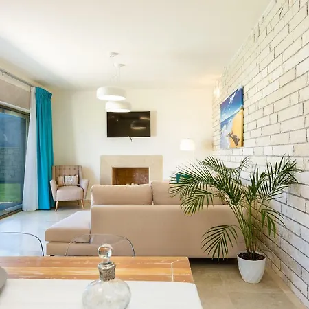 Thalmargia Villas, With Pool, Hot Tub & Ultimate Peace, By Thinkvilla * Garazo