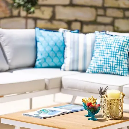 ヴィラ Thalmargia Villas, With Pool, Hot Tub & Ultimate Peace, By Thinkvilla Garazo