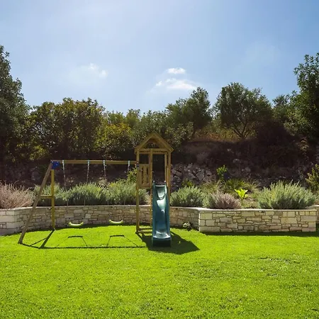 Thalmargia Villas, With Pool, Hot Tub & Ultimate Peace, By Thinkvilla ヴィラ Garazo