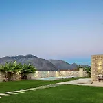 Villa Thalmargia Villas, With Pool, Hot Tub & Ultimate Peace, By Thinkvilla Garazo