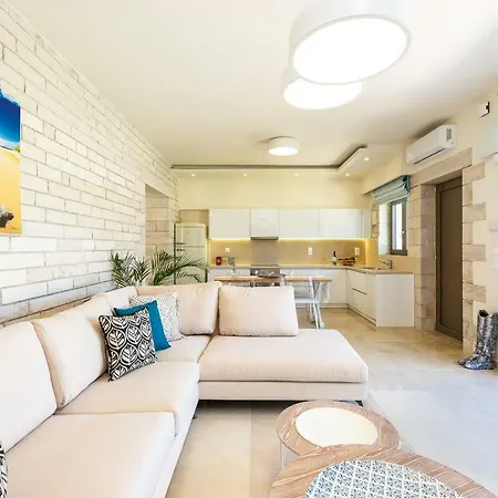 Thalmargia Villas, With Pool, Hot Tub & Ultimate Peace, By Thinkvilla Garázo